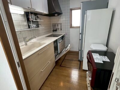 キッチン　共有部には冷蔵庫も2台あります。