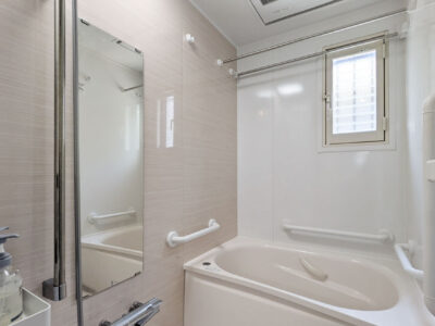 共用部　浴室　浴室乾燥機も、これとは別にガス乾燥機も完備